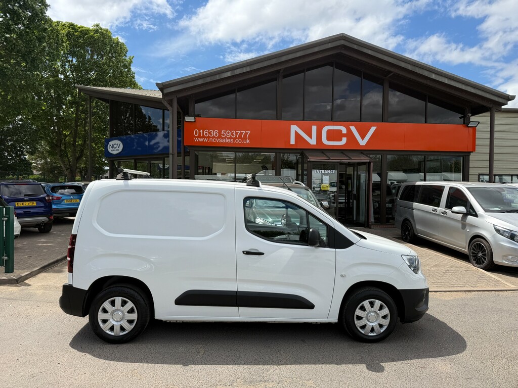 Vauxhall Combo Mpv White #2