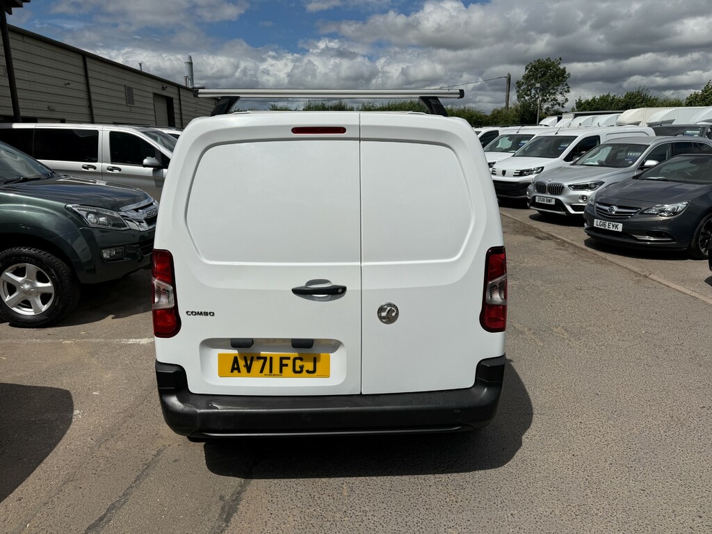 Vauxhall Combo Mpv White #4
