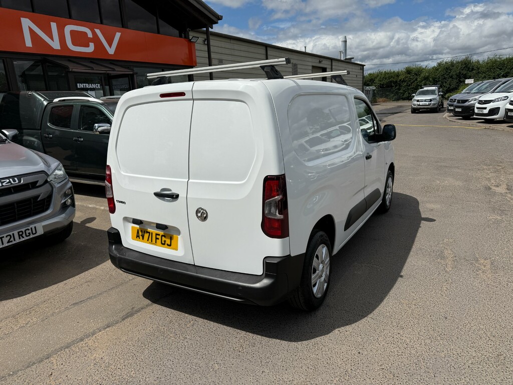 Vauxhall Combo Mpv White #3