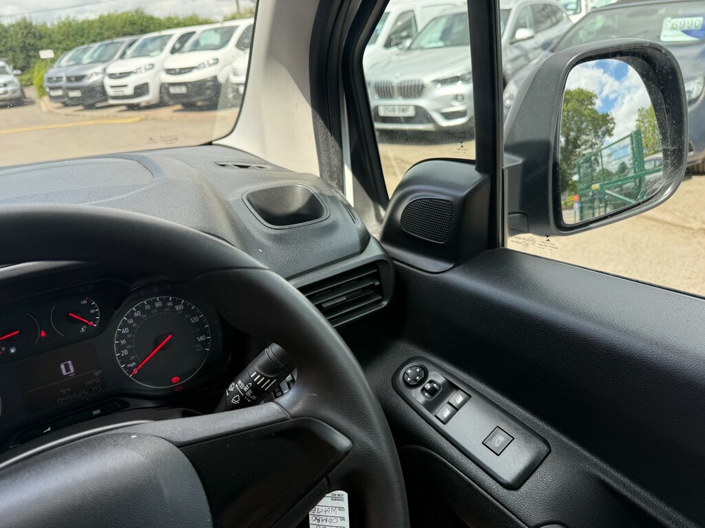 Vauxhall Combo 1.5 Turbo D 2300 Sportive L2 Only 47,508 3 Sea White #13