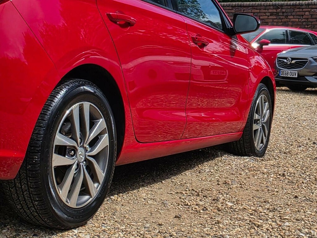 Hyundai I30 Hatchback 1.6 Crdi Blue Drive Se Nav Euro 6 Ss Red #6