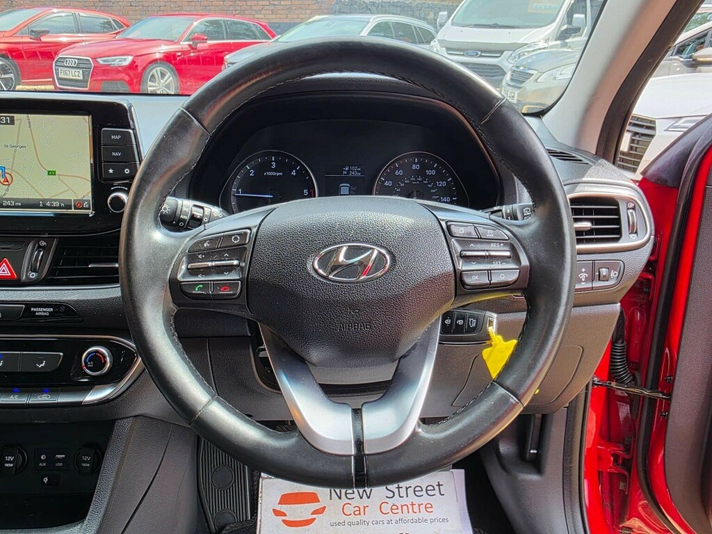 Hyundai I30 Hatchback 1.6 Crdi Blue Drive Se Nav Euro 6 Ss Red #4