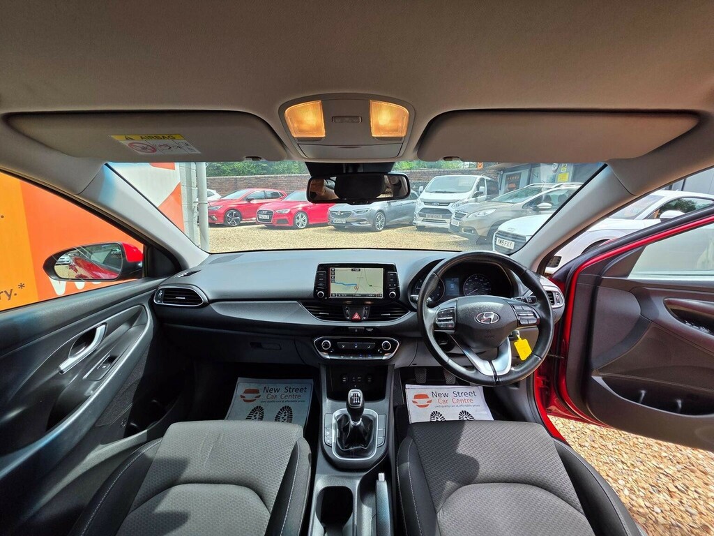 Hyundai I30 Hatchback 1.6 Crdi Blue Drive Se Nav Euro 6 Ss Red #2
