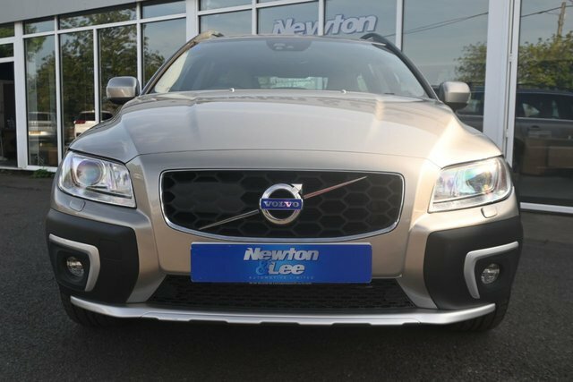 Volvo XC70 2.4 D5 Se Lux Estate Geartronic Awd Eur KR64KZE Gold #2