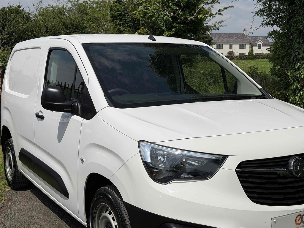 Vauxhall Combo Turbo D 2000 Dynamic White #3