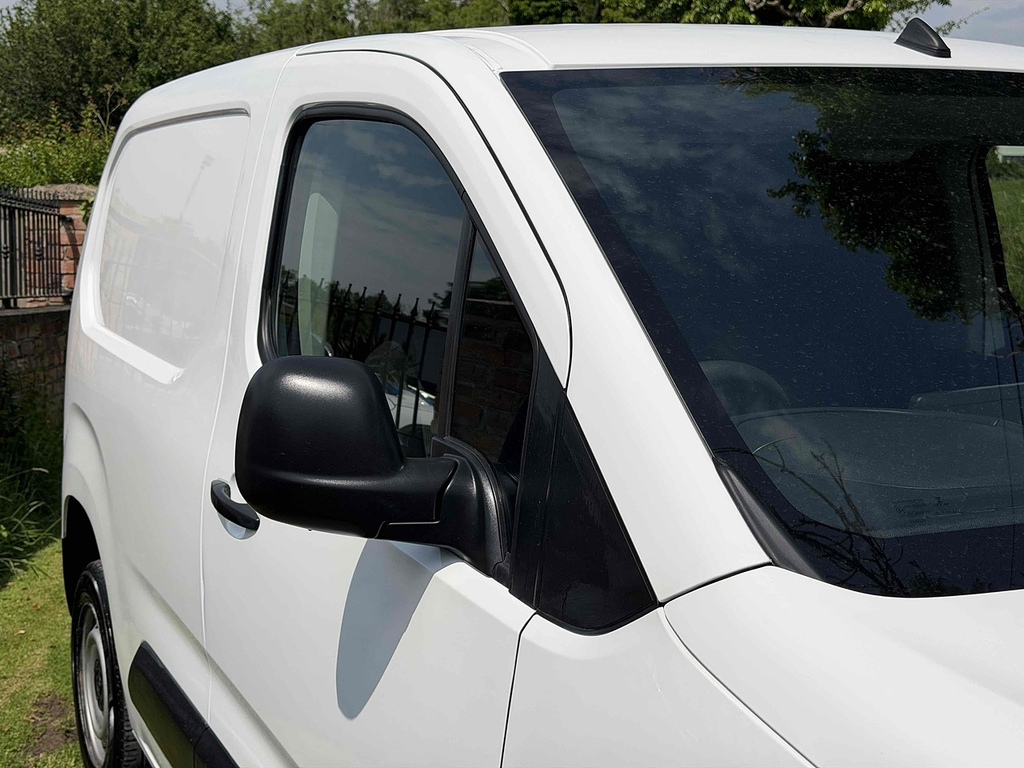 Vauxhall Combo Turbo D 2000 Dynamic White #4