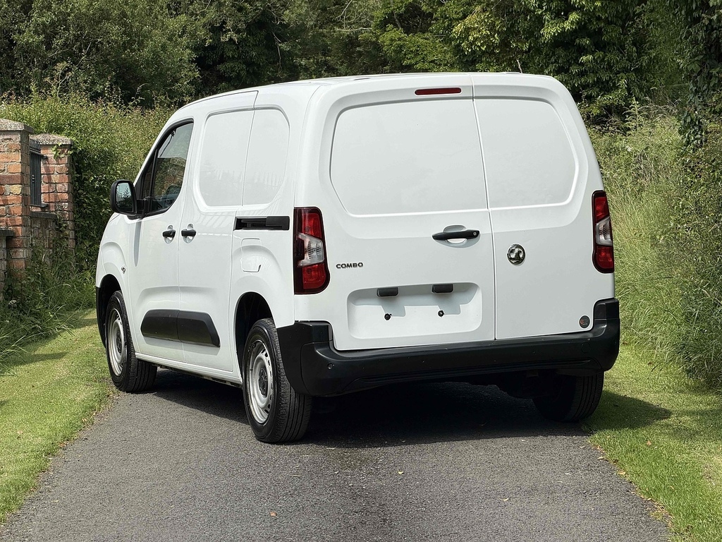 Vauxhall Combo Turbo D 2000 Dynamic White #5