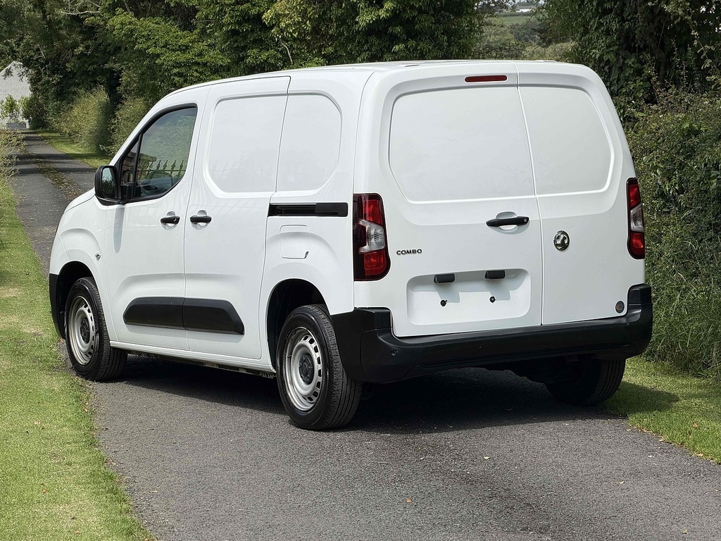 Vauxhall Combo Turbo D 2000 Dynamic White #6