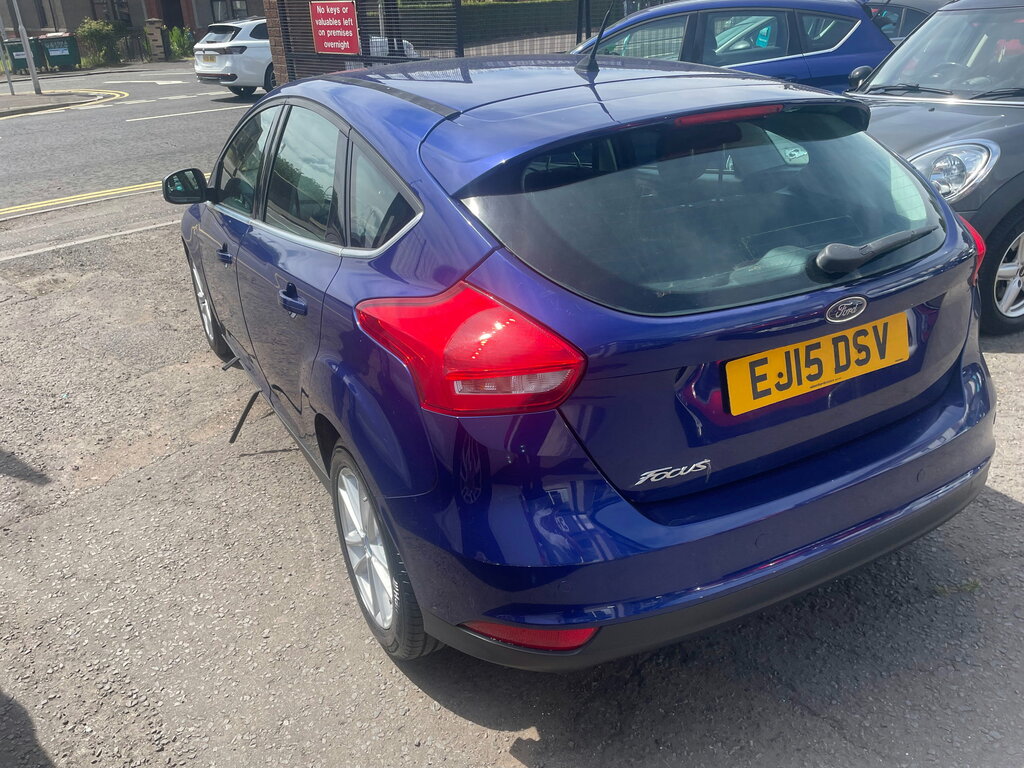 Ford Focus Focus Hatchback Blue #6