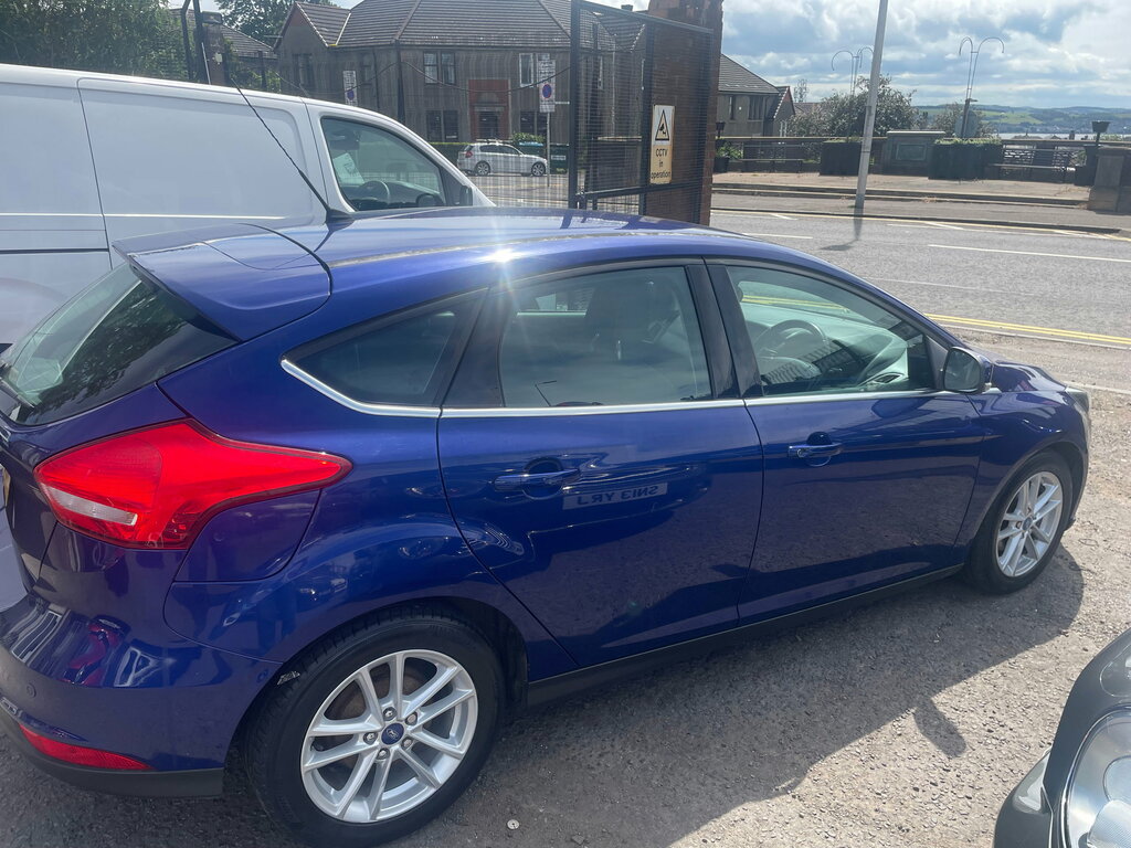 Ford Focus Focus Hatchback Blue #3
