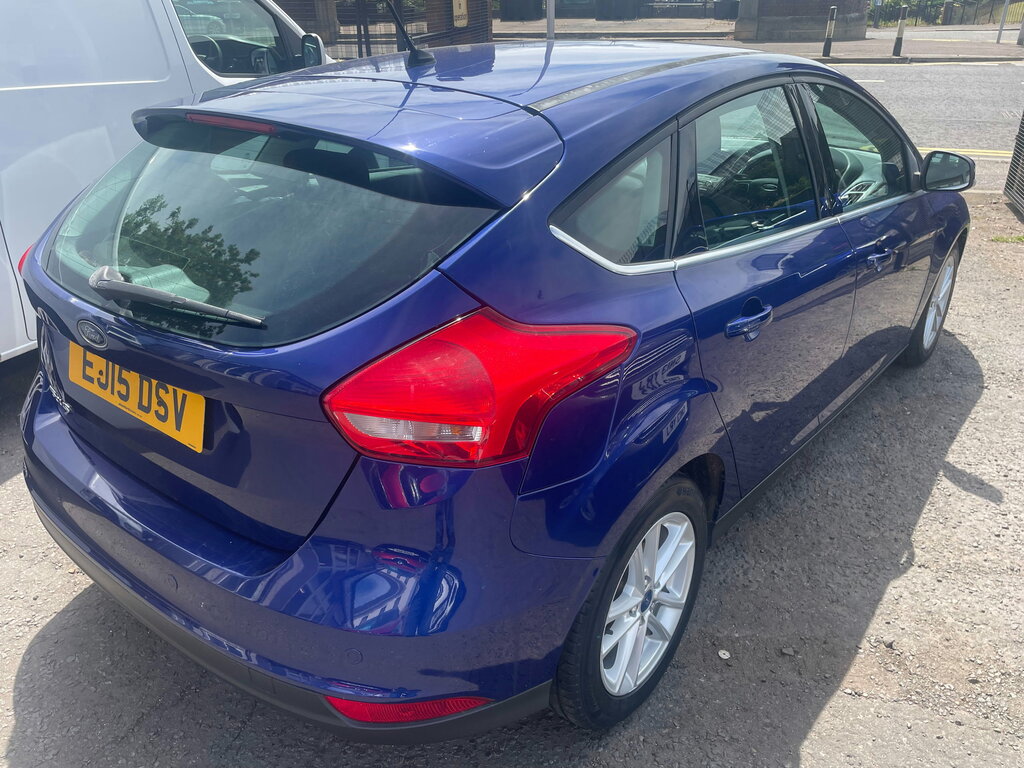 Ford Focus Focus Hatchback Blue #4