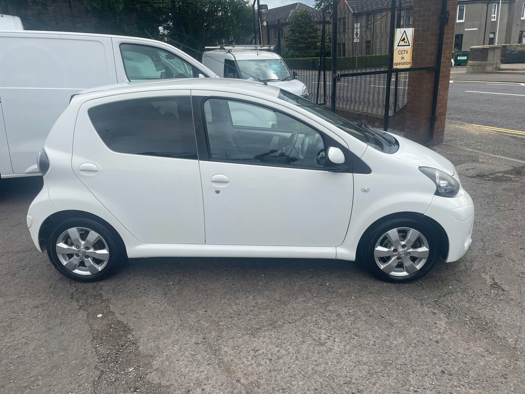 Toyota Aygo Aygo Hatchback White #3