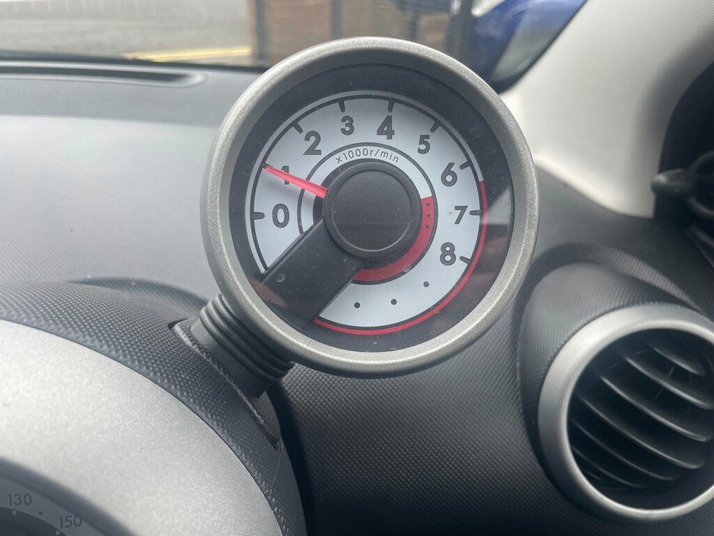 Toyota Aygo 1L X-play White #19