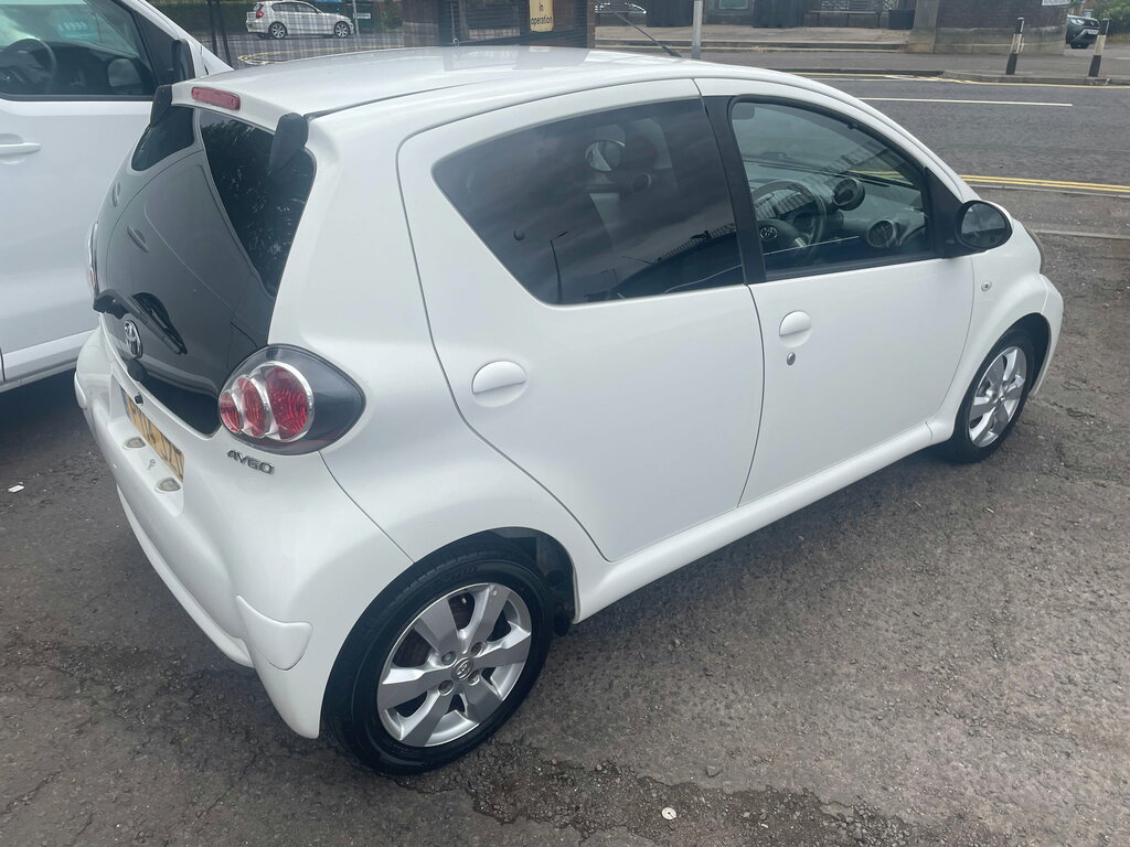 Toyota Aygo Aygo Hatchback White #4