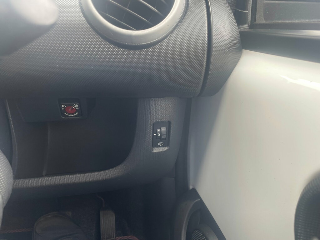 Toyota Aygo 1L X-play White #17