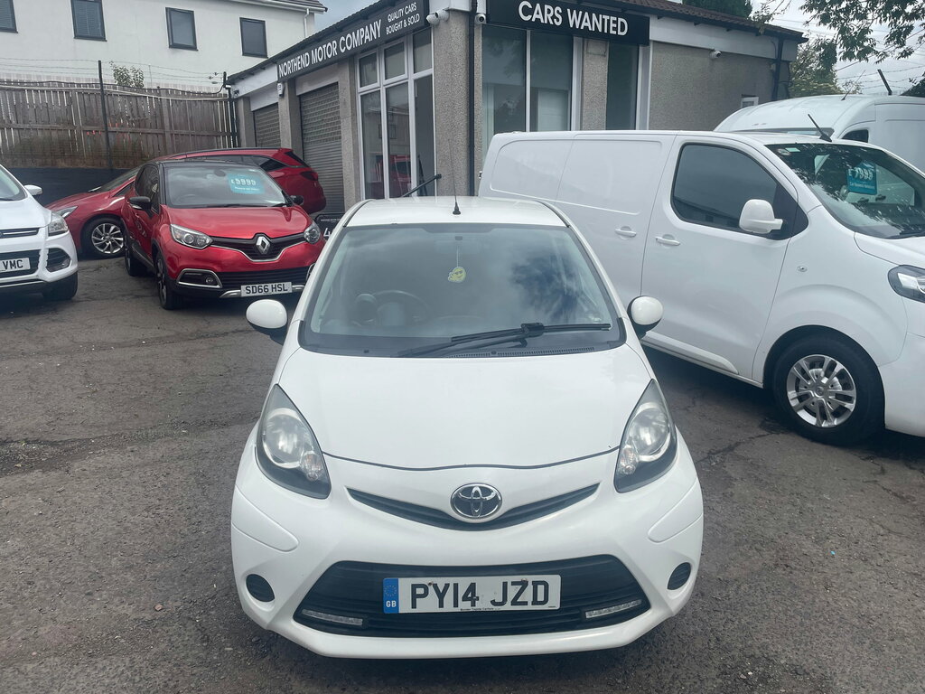 Toyota Aygo Aygo Hatchback White #2