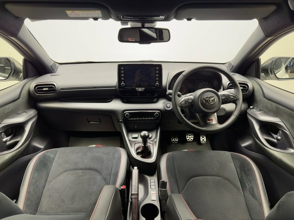 Toyota Yaris 1.6L Gr Circuit BF72PKD White #2