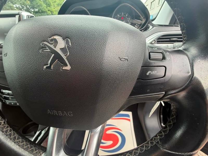 Peugeot 2008 1.2 Puretech Allure Estate Red #20