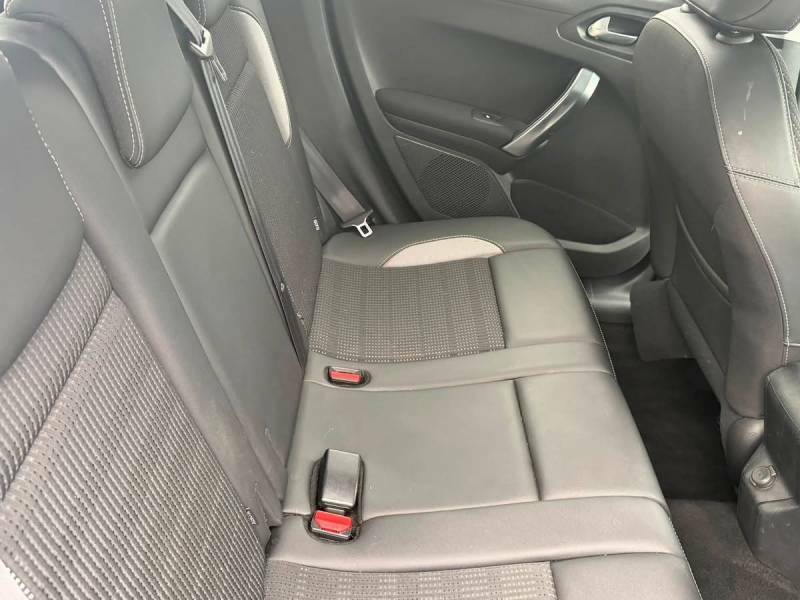 Peugeot 2008 1.2 Puretech Allure Estate Red #17