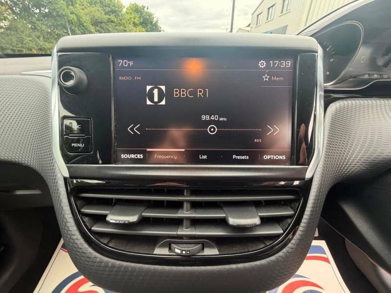 Peugeot 2008 1.2 Puretech Allure Estate Red #25