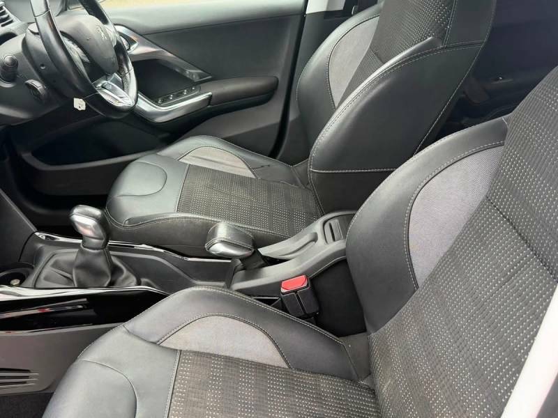 Peugeot 2008 1.2 Puretech Allure Estate Red #15