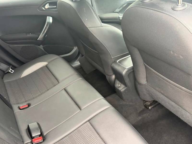Peugeot 2008 1.2 Puretech Allure Estate Red #16