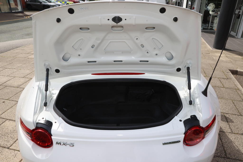 Mazda MX-5 2.0 184 Exclusive-line White #5