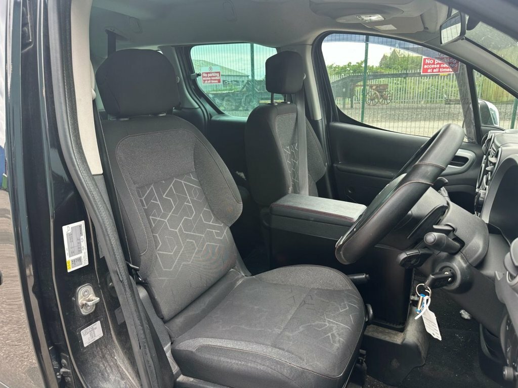 Peugeot Partner Tepee 1.6L Active Black #5