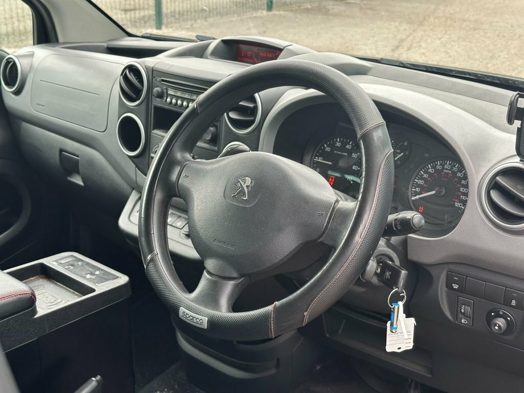 Peugeot Partner Tepee 1.6L Active Black #4
