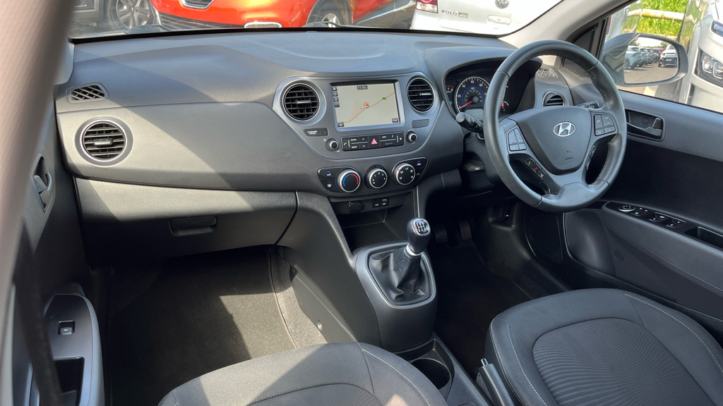 Hyundai I10 1.0 Play Hatchback Euro 6 67 Ps White #6
