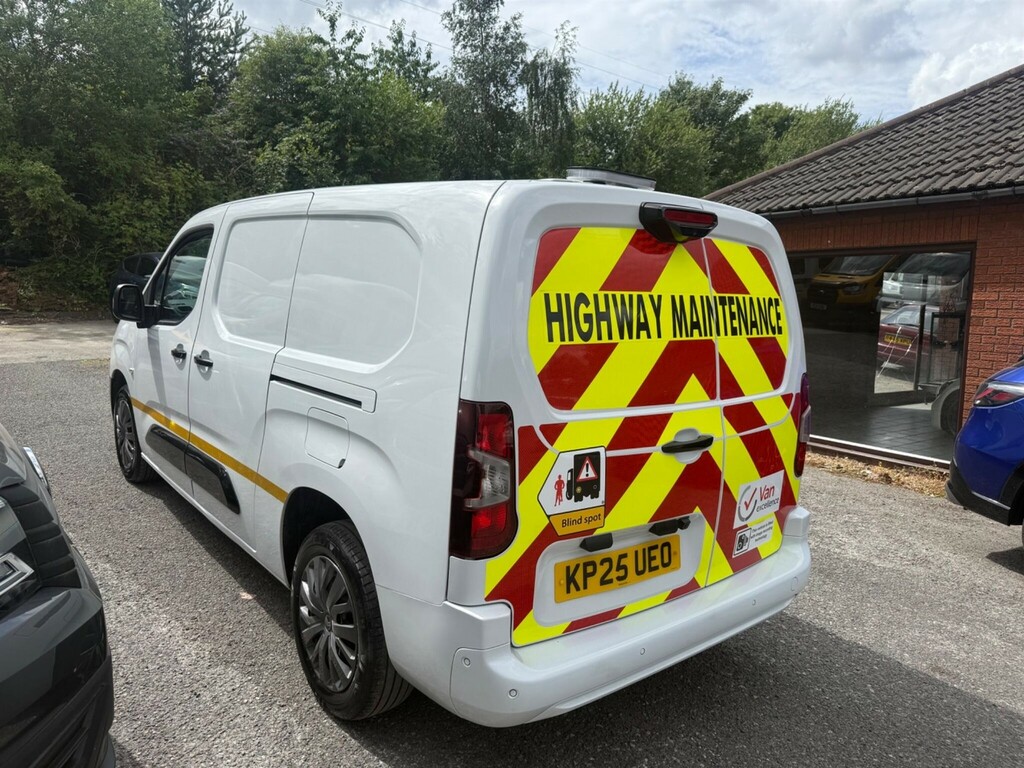 Citroen Berlingo Mpv White #4