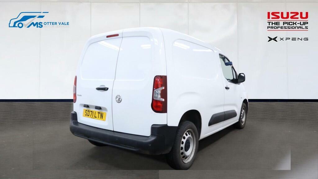 Vauxhall Combo 1.5 Turbo D 2300 Dynamic Panel Van Manu White #4