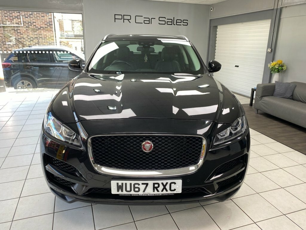 Jaguar F-Pace 2L Portfolio Black #2