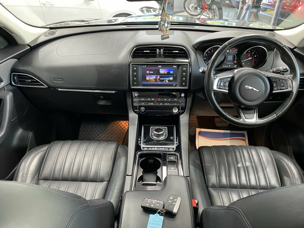 Jaguar F-Pace 2L Portfolio Black #3