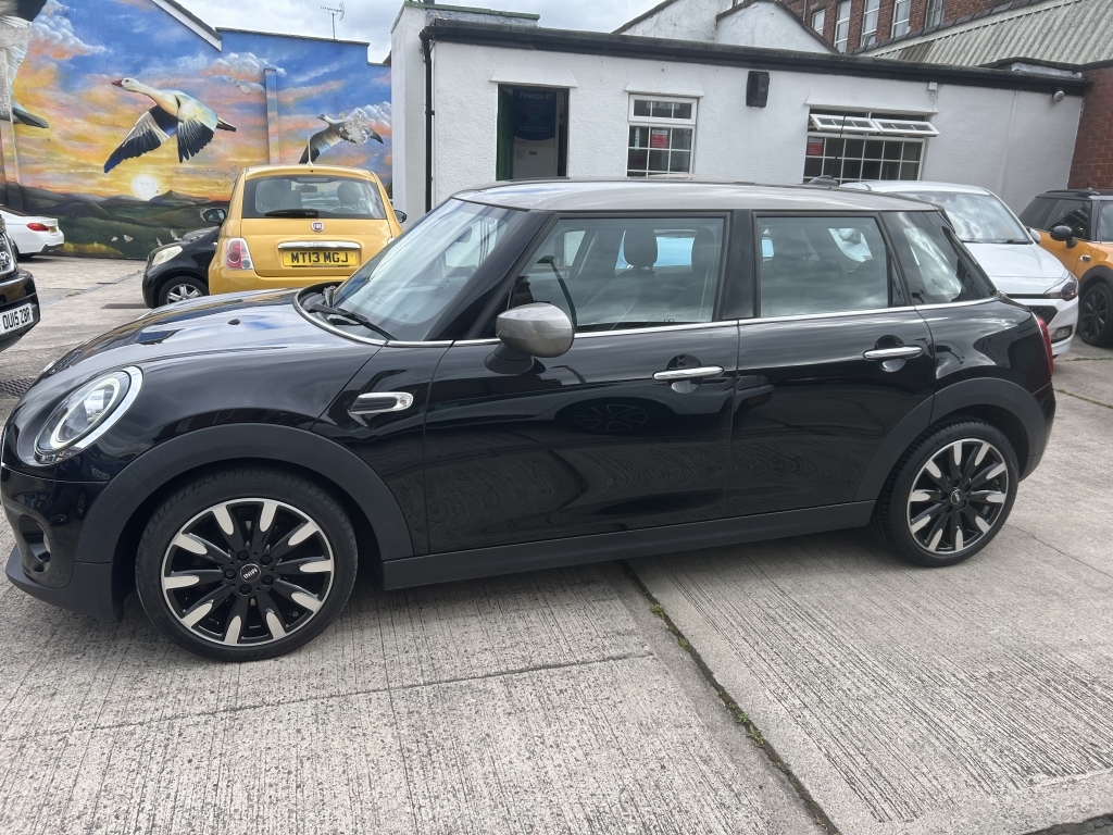 Mini Hatch 1.5 Cooper Exclusive MV20BBE Black #4
