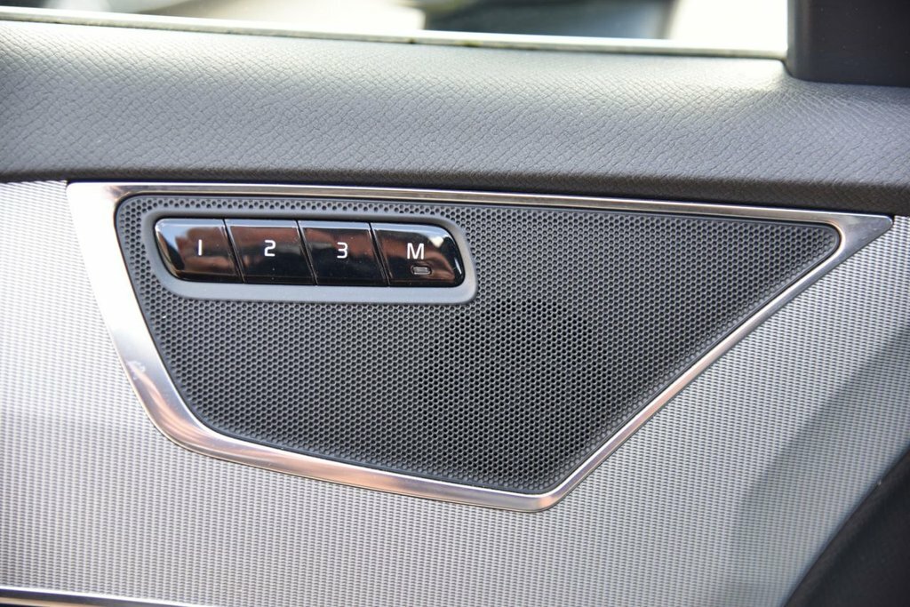 Volvo XC90 D5 Inscription - Panoramic Sunroof, Bowers Wilk White #44