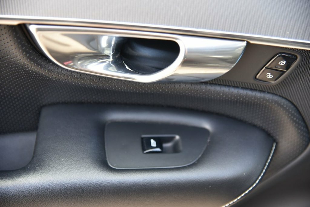 Volvo XC90 D5 Inscription - Panoramic Sunroof, Bowers Wilk White #45