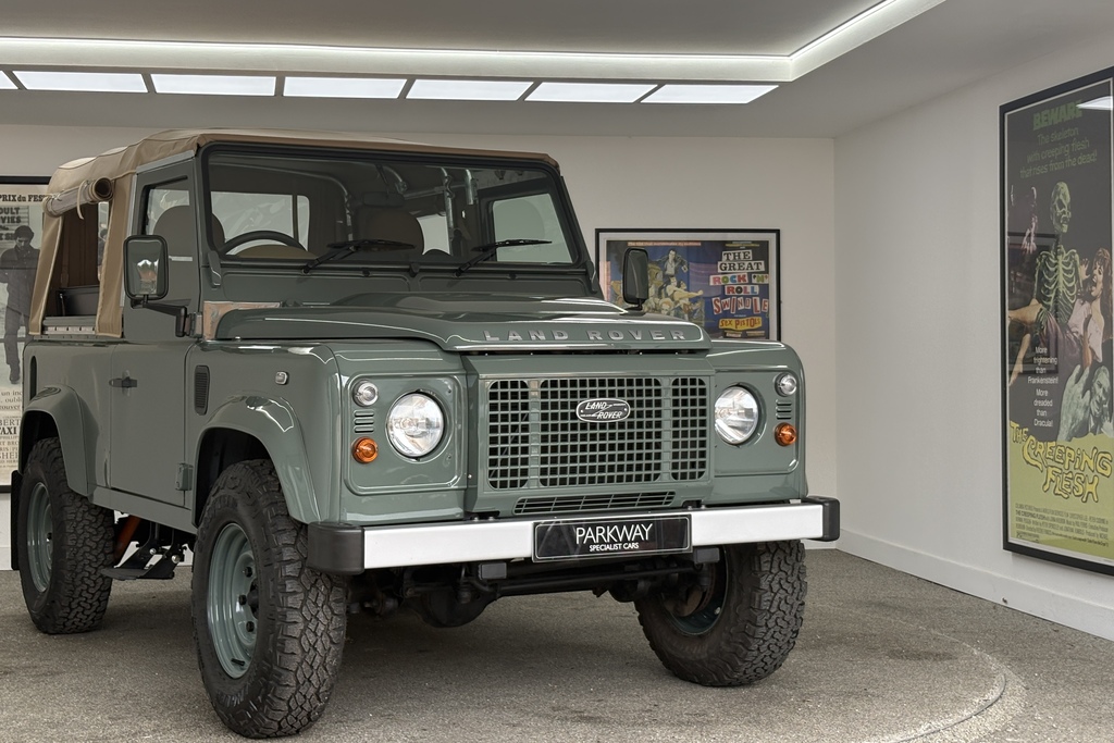 Land Rover Defender 90 Heritage Soft Top Green