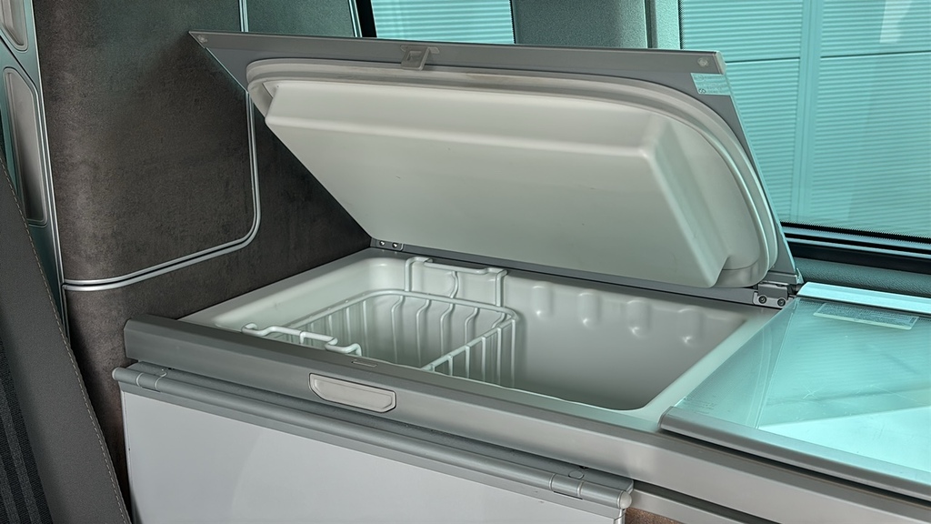Volkswagen California Beach Camper Grey #25