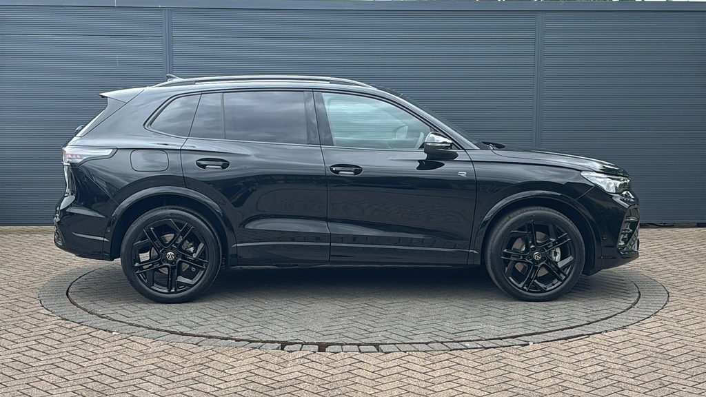 Volkswagen Tiguan 2.0 Tdi R-line Dsg 0 Ps Black #4