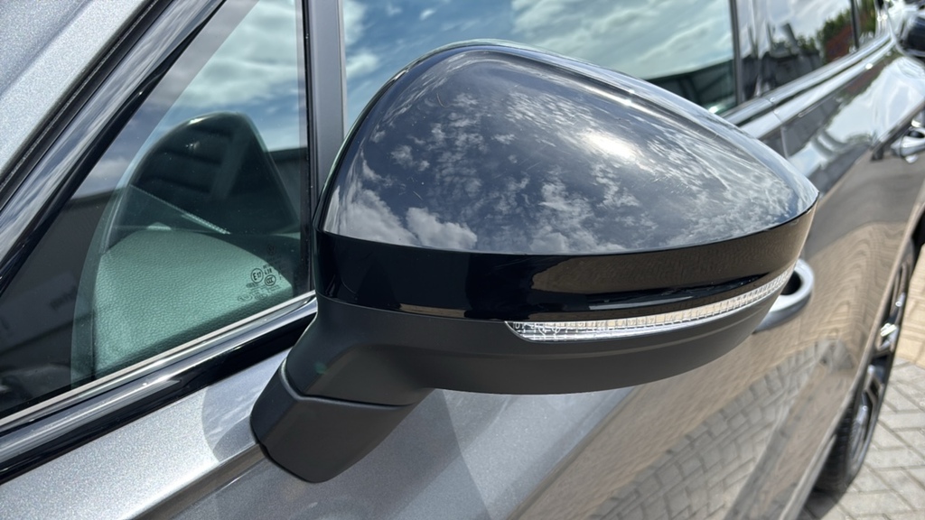 Volkswagen Touareg Black #13