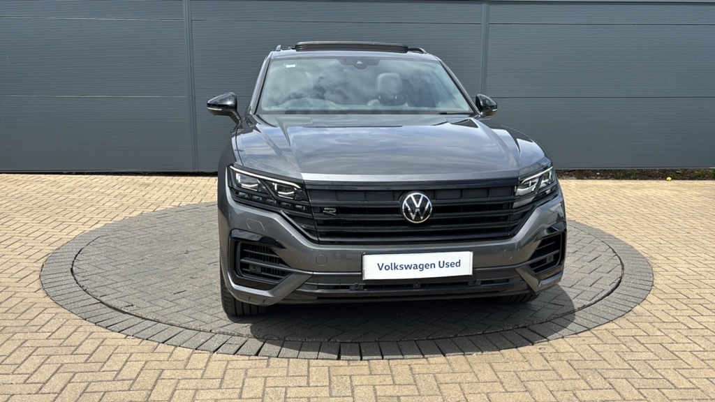 Volkswagen Touareg Black #7