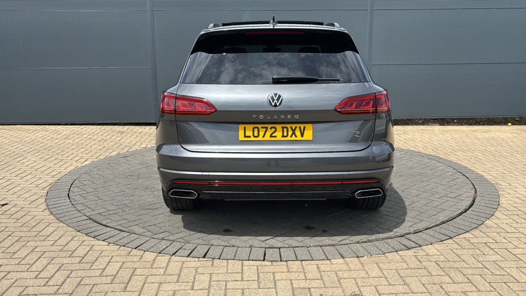 Volkswagen Touareg Black #10