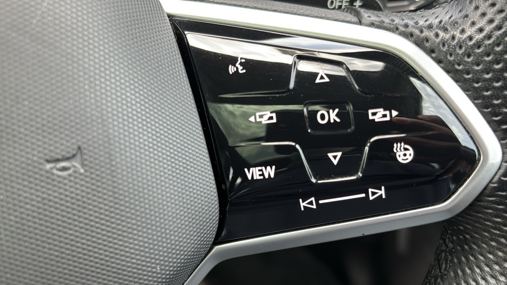 Volkswagen Touareg Black #28