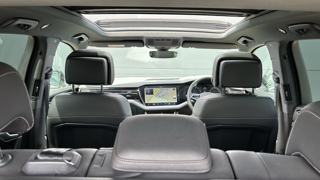 Volkswagen Touareg Black #18