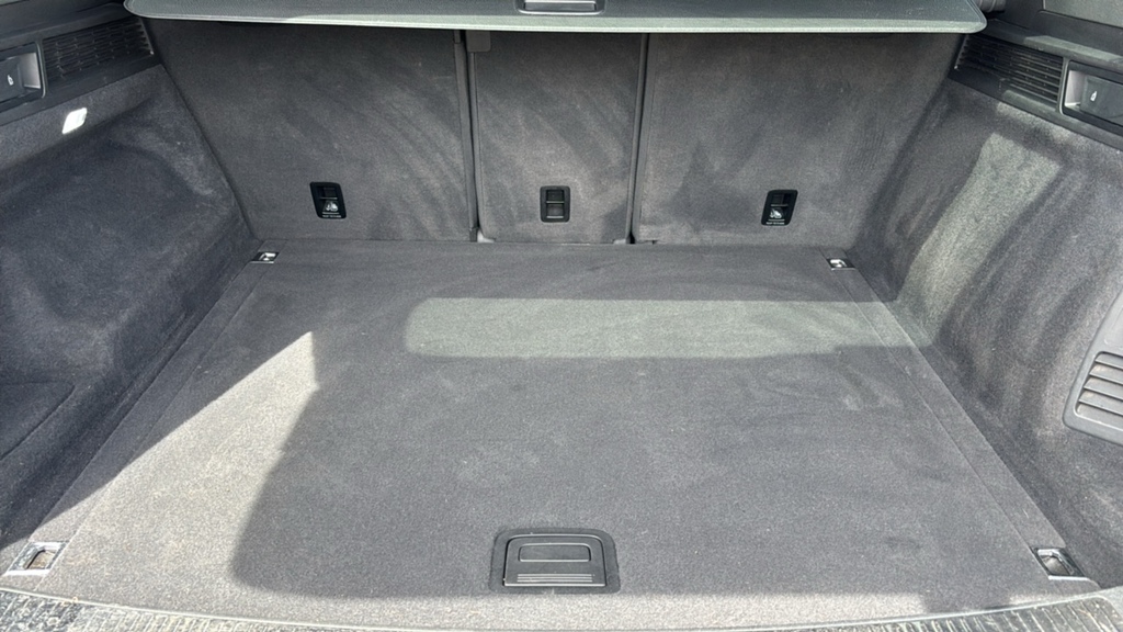 Volkswagen Touareg Black #20