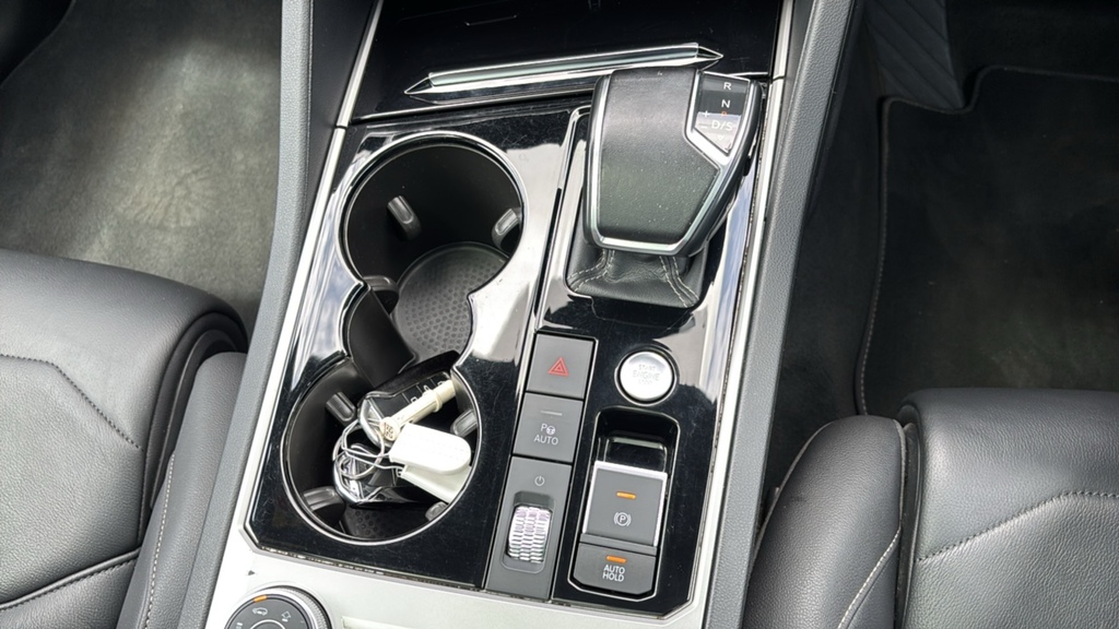 Volkswagen Touareg Black #32