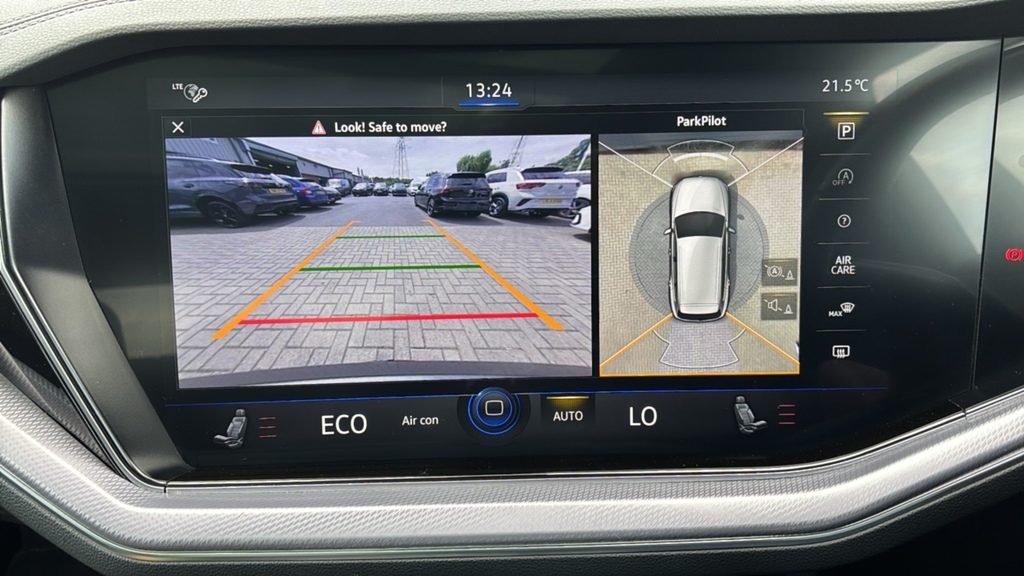 Volkswagen Touareg Black #25