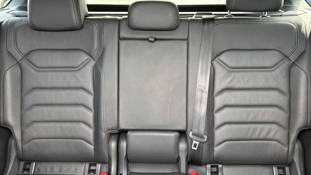 Volkswagen Touareg Black #9