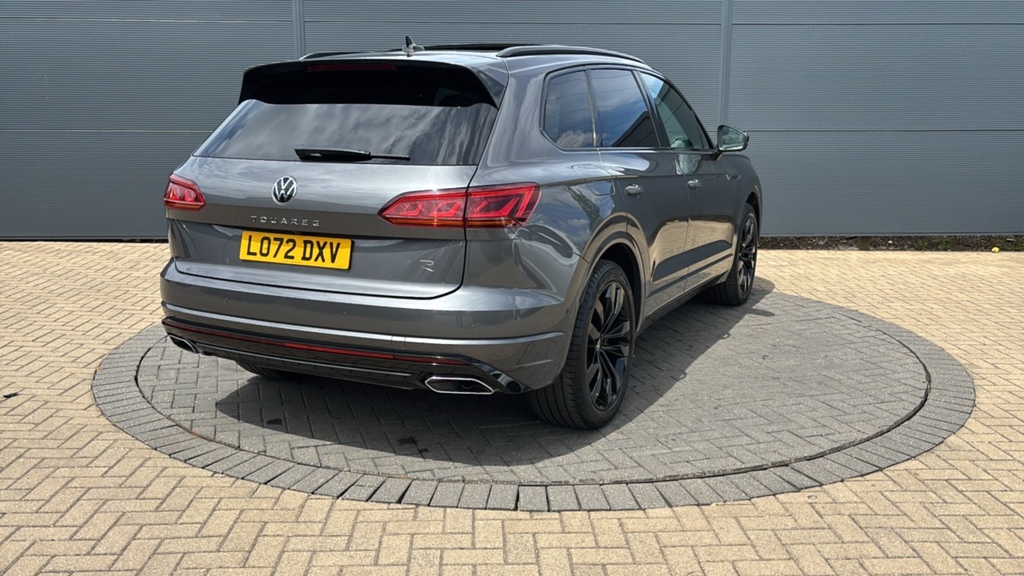 Volkswagen Touareg Black #16